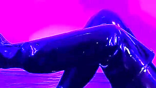 Gimp Cleans Sweaty Feet