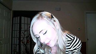 Amateur Webcam Cute Teen Plays Solo with Big Dildo
