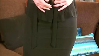 Amateur mature model Emily Marshall strips and masturbates