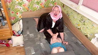 Queen in Hijab Foot Fetish, Blowjob and Hanjob to Tranny