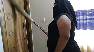 Big Ass & Huge Boobs Saudi Maid Fucked by Owner 18yo Son When She Cleaning Room