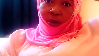 Beautiful Mature British Hijab Muslim MILF Can Handle a BBC