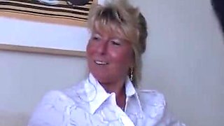 MILF teaches how to lick a pussy