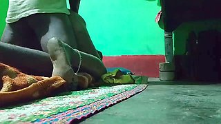 Super-hot aunty gets it on with an 18-year-old