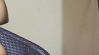 Barri Gand Wali Desi Maid Ko Lund Dikha Ke Garam Kiya