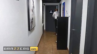 Brazzers - mind-blowing blondie boss Kenzie Taylor surprises Mick Blue with some anal activity at work