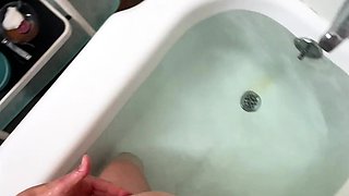 Amateur hottie solo masturbation