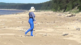 Blue style 2 - Flashing on beach