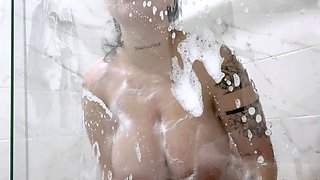 Slutty amateur flashing her big boobs in the backseat