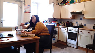 BBW SSBBW eating scene fanfiction pig in an apron