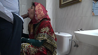 Kurdish Granny Sucks Lets African Immigrant Cum in Her Mature Mouth
