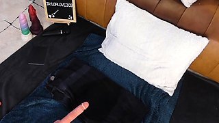 Nude booty blonde with a fast fuck machine