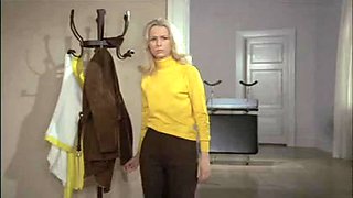 Uden en traevl - (Out Of a stitch) - 1968