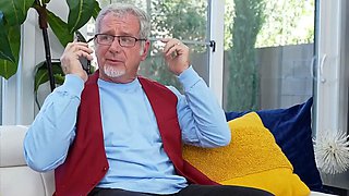 Lifelike maid with plumper tits and jiggly pussy gets used as a xxx robot