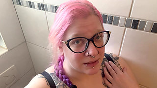 Hairy Pussy and Nice Piss Stream