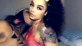 Ebony Amateur Lesbians Kissing and Squirting