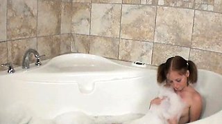 Teen babe Alyssa Hart loves to take soapy bubble baths. But