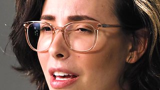 Glasses-wearing brunette milf gets herself off