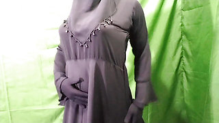 Muslim hijabi beautiful Bhabhi dancing and masturbating