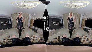 Servant 101 Episode 2 Pantyhose Sniffing - VRVids