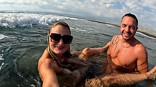 Wild Outdoor Extreme?! Amateur Wave Fuck Orgasm in the Middle of the Sea!