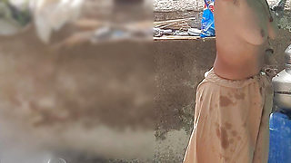 Mamaji&#039;s stepdaughter was taking a bath in the open bathroom, the stepbrother saw that the girl was bathing naked.