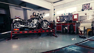 3dvr - 026 - Rachel Evans Make Strip on Bike