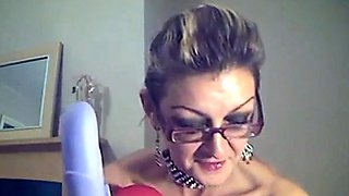 Mature Woman Masturbates on Webcam