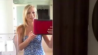 19yo teen records her being facesitted by daddys brunette gf