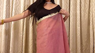 Hot Indian Bhabhi Fucking with Indian Saree