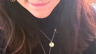 Brunette Solo Webcam Masturbation