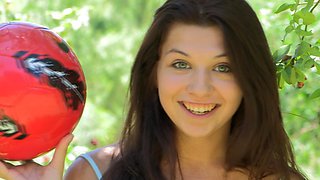 Ariana is a solo girl who enjoys playing with her big natural tits.