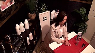 Japanese wife gets an exciting massage