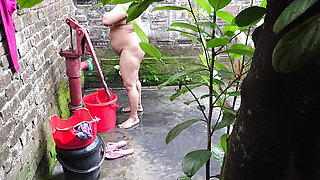 I see my aunty going to take a bath after I hugged and Fucking ass