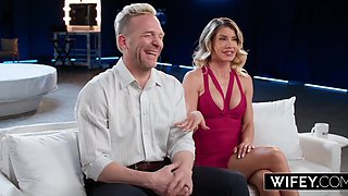 Cuckold husband let her hot ripped MILF wife Cassie Bender to ride BBC