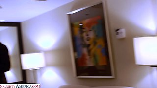 Crazy america - Aleksa Nicole is a college sugar babe