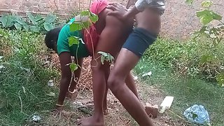 Indian Desi Real Sex In Outdoor Forest Desi Hot Bhabhi Gets Fucked By Her Boyfriend