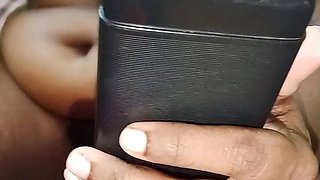 Tamil wife shows off her body in an obscene way via Instagram video call sex chat clear tamil audio 100%