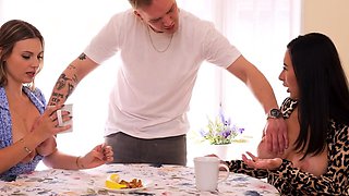 Blowjob Threesome Babes Swallow Jizz