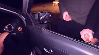 bukkake et godage sur un parking la nuit