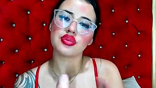 Amateur brunette double toying on webcam
