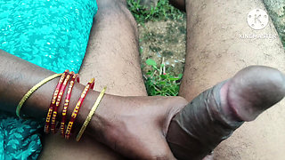 Aunty doing hand fuck in the jungle