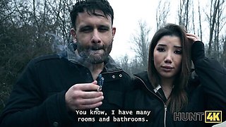 Sex proposition clip with rough Raul Costa and Layla Scarlett from Hunt4k