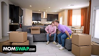 Dazed stepsons catch their mylf stepmothers acting like sloppy perverts - momswap