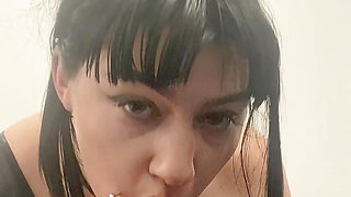 A Beautiful and Passionate Girl Shows How She Knows How to Suck and Work with Her Sweet Mouth, Swallowing a Deep Rubber Cock!