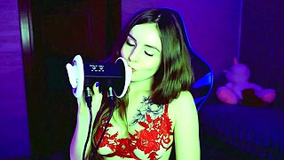 Webcam fun mature brunette with toys cum on cam