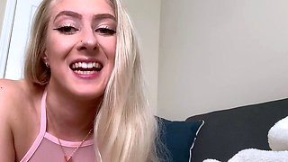 Cumshot amateur MILF suck and jerks dude in the bedroom