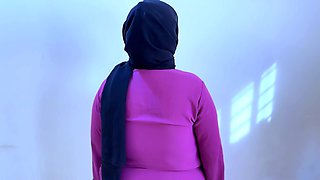 Egypt Muslim Huge Ass MILF Aunty Fucked by Stranger When She Washing Clothes in Bathroom