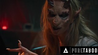 Horror porn with kink nurse Anna Claire and demon Ashely Lane with 3 boobs