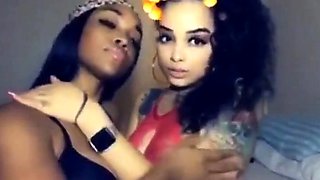 Ebony Amateur Lesbians Kissing and Squirting